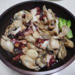 牡蠣とタコのアヒージョ